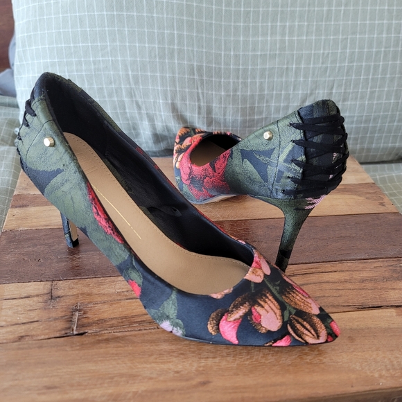 Beautiful embroidered lace high heels - Picture 3 of 8